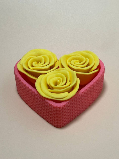 Heart-shaped 3D printed gift box with 3 roses - choose the color you want