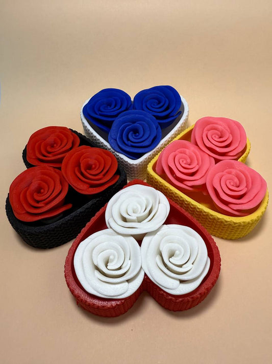 Heart-shaped 3D printed gift box with 3 roses - choose the color you want
