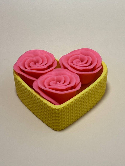 Heart-shaped 3D printed gift box with 3 roses - choose the color you want